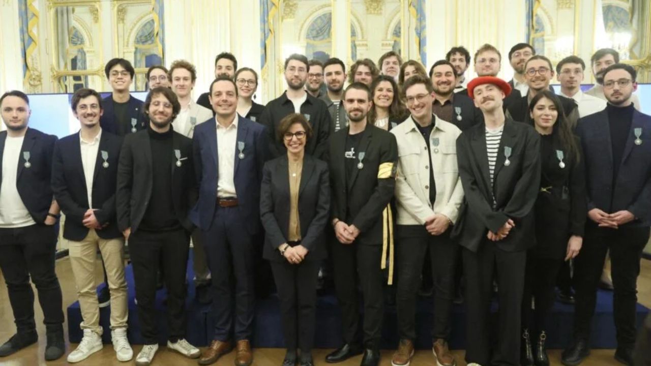 Devs de Clair Obscur: Expedition 33 reciben el título de Caballeros en Francia