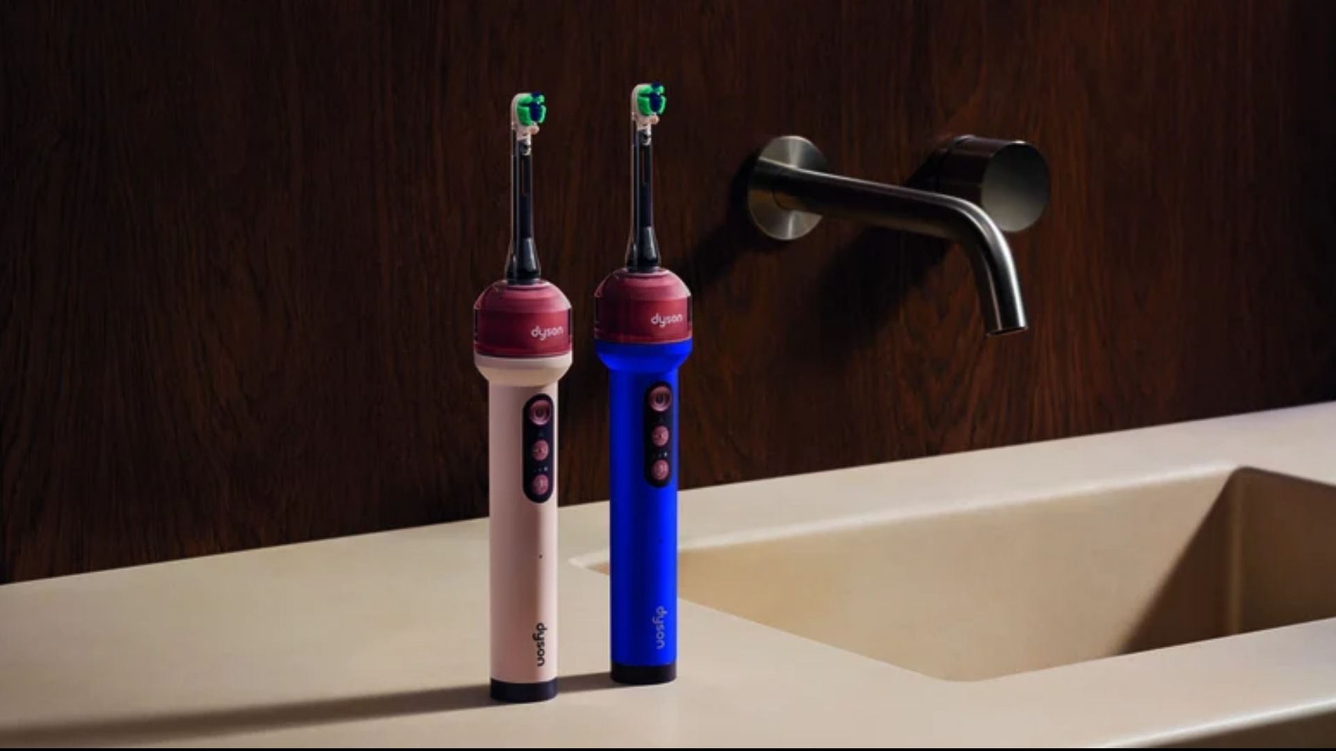 Dyson presenta un cepillo de dientes con cámara, AI y limpiador dental integrado