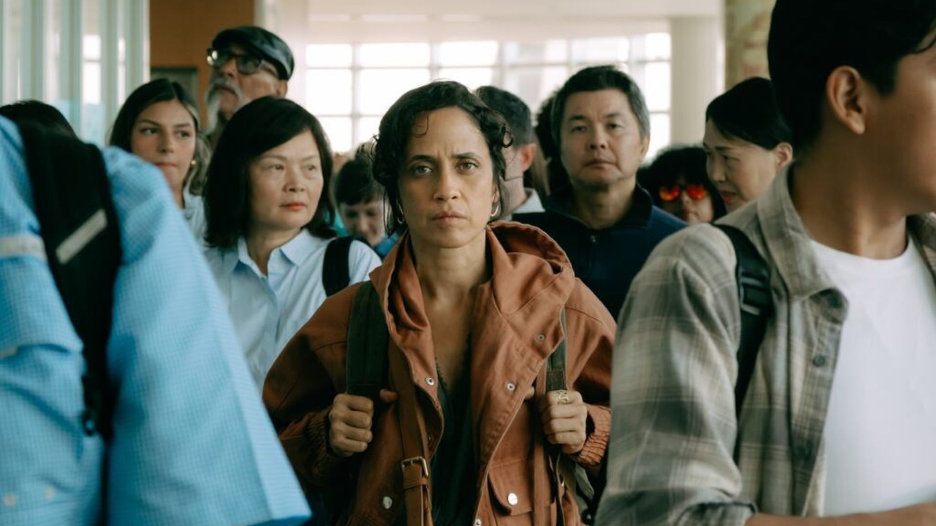 Extranjera – REVIEW